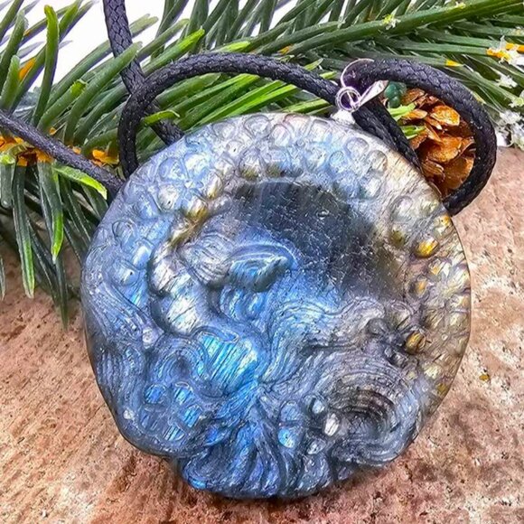 Nature Labradorite Flashy Nine Tails Fox Pendant Necklace - Picture 5 of 10